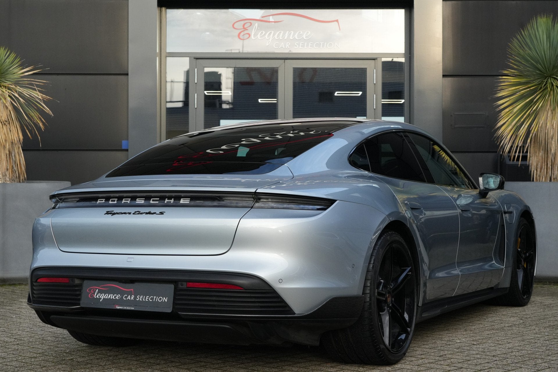 Porsche Taycan Turbo S 761pk SOH 90% Panoramadak/Burmester/C, Auto's, Porsche, Dealer onderhouden, Zwart, 4 stoelen, Vierwielaandrijving