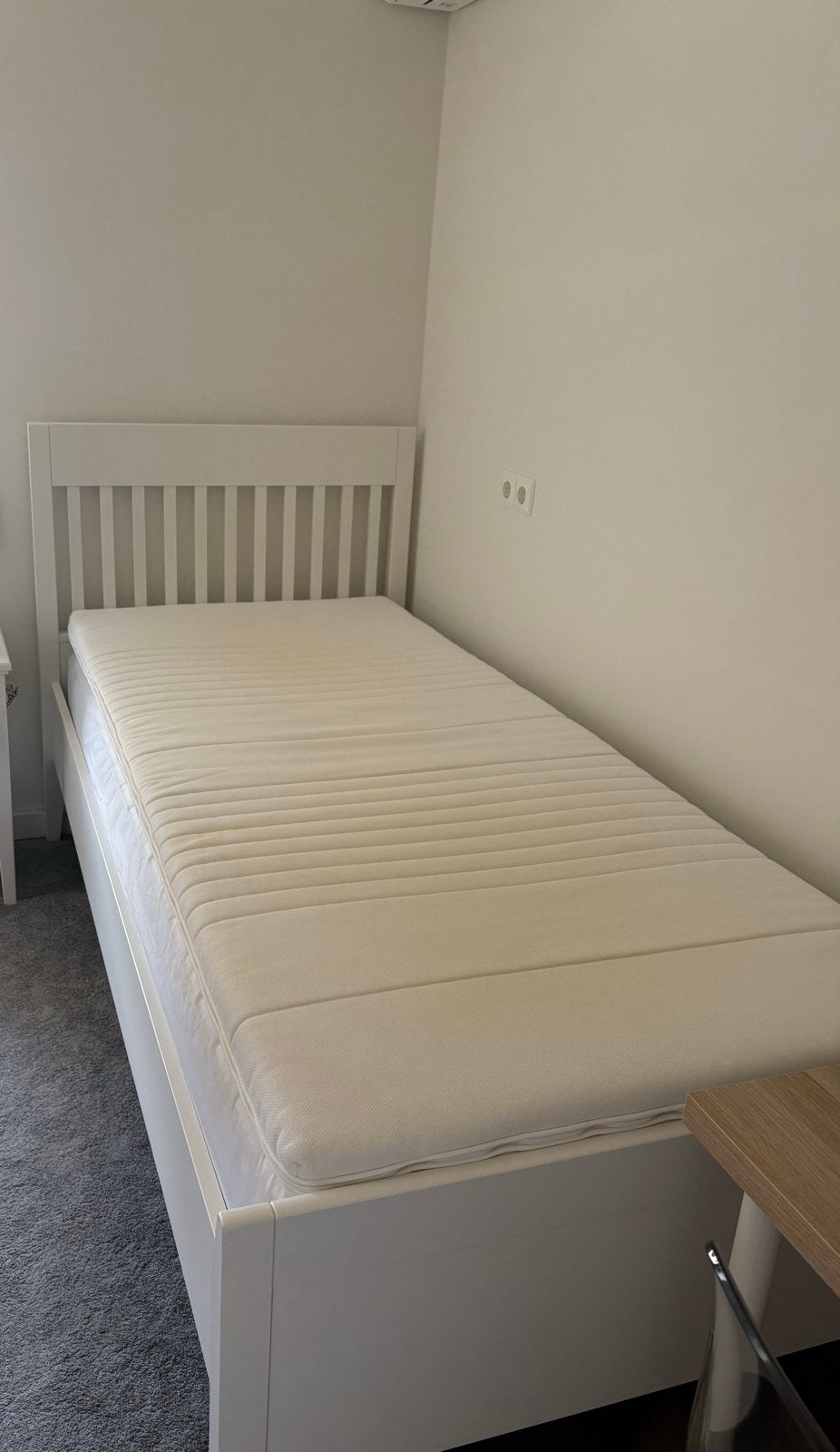 Ikea Idanäs bed 90x200 met matras, topper en nachtkastje, Ophalen, 90 cm, Eenpersoons, Wit