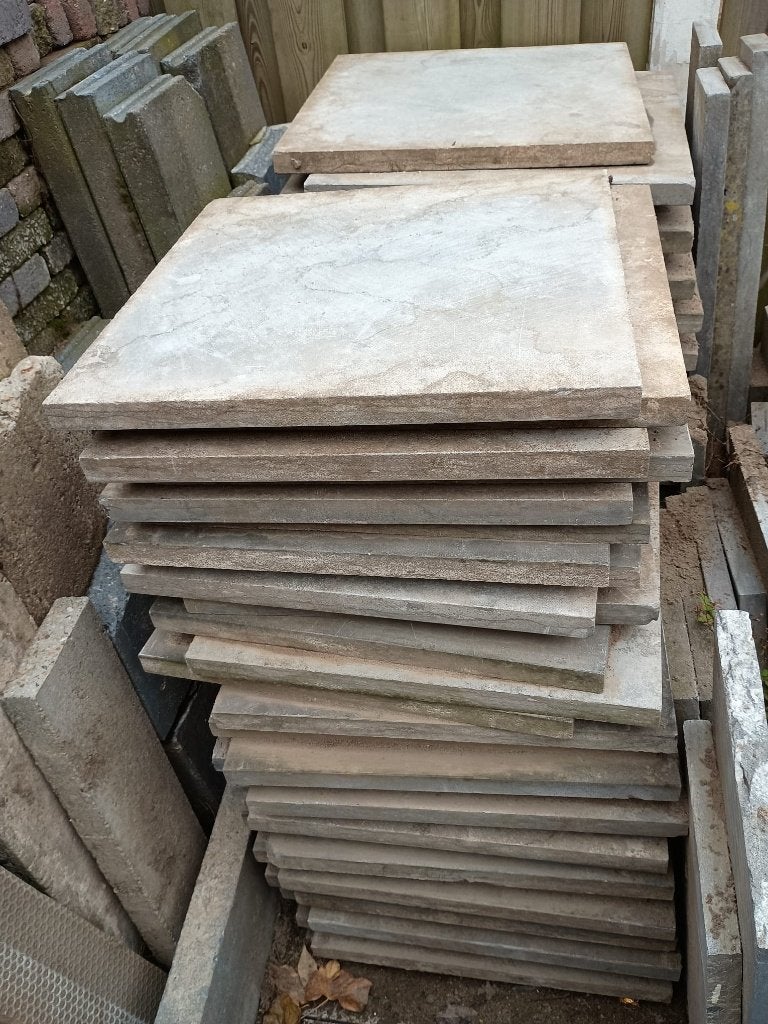 Gratis af te halen. 50 beton tuintegels 50x50cm. (12,5m2), Ophalen, Zo goed als nieuw, 10 m² of meer, Beton