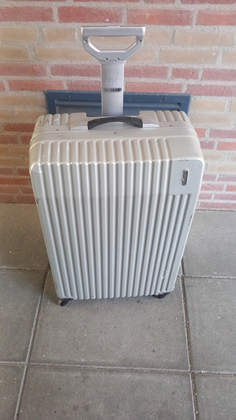 Mooie en nette koffer, zo goed als nieuw, 60 tot 70 cm, Wieltjes, Hard kunststof, Ophalen of Verzenden
