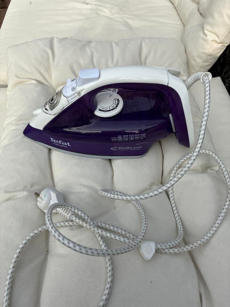 Tefal Easy Gliss Strijkijzer - 2400W, Durilium Airglide, Ophalen of Verzenden, Zo goed als nieuw, Strijkijzer met snoer
