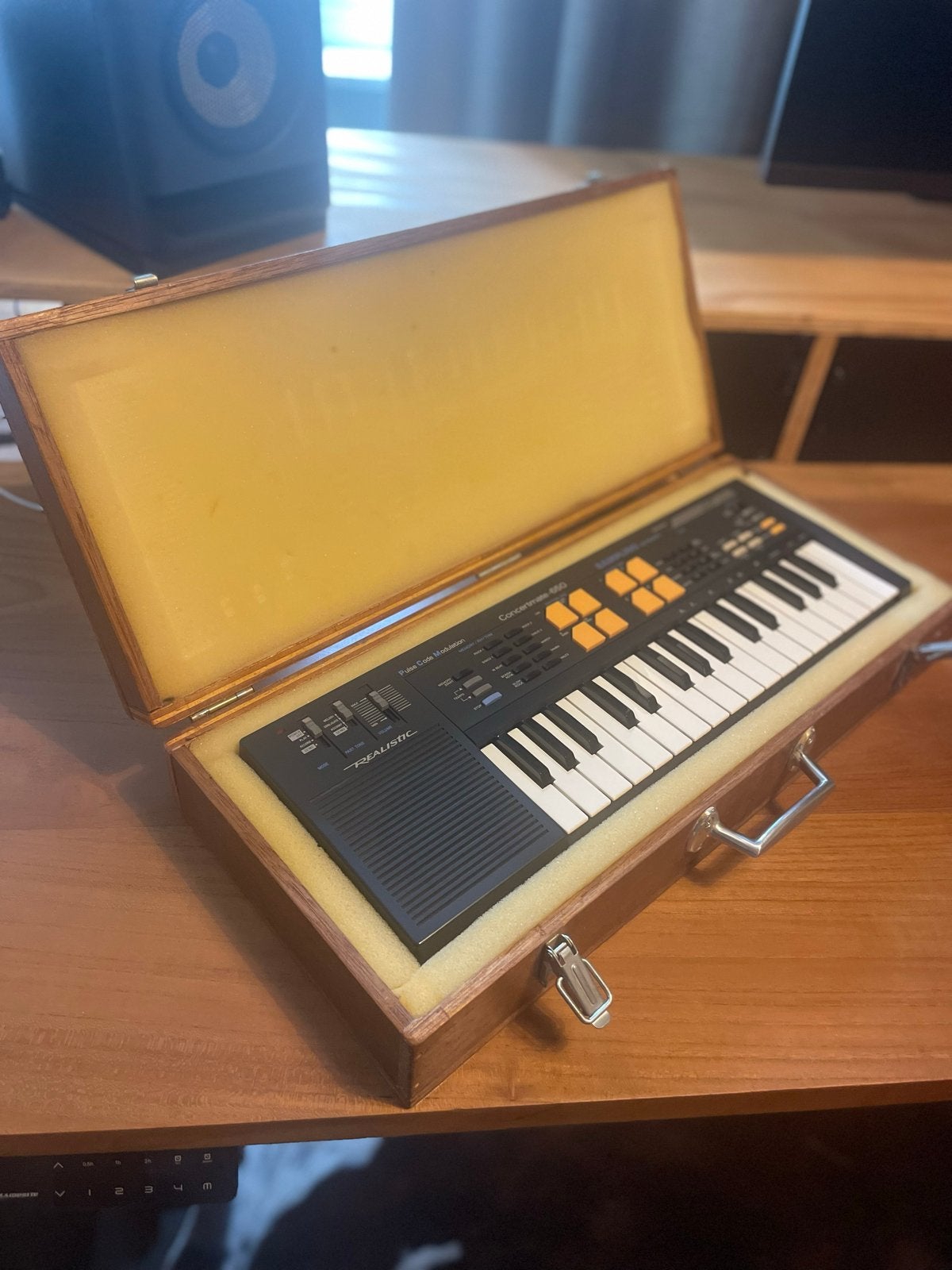 Realistic Concertmate-650 Sampling Keyboard met koffer, Ophalen, Gebruikt, 49 toetsen, Overige merken