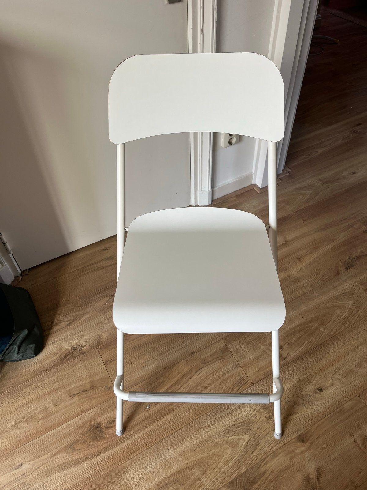 Set van twee hoge witte klapstoelen, Gebruikt, Twee, Wit, Ophalen of Verzenden