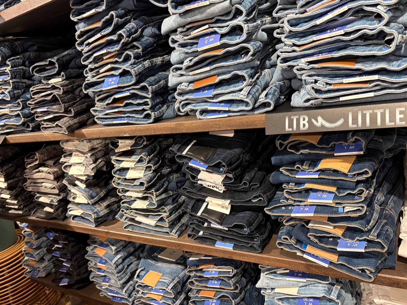 Partij nieuwe dames jeans 150 stuks LTB, Kleding | Dames, Spijkerbroeken en Jeans, Ophalen, Nieuw, Blauw, W30 - W32 (confectie 38/40)