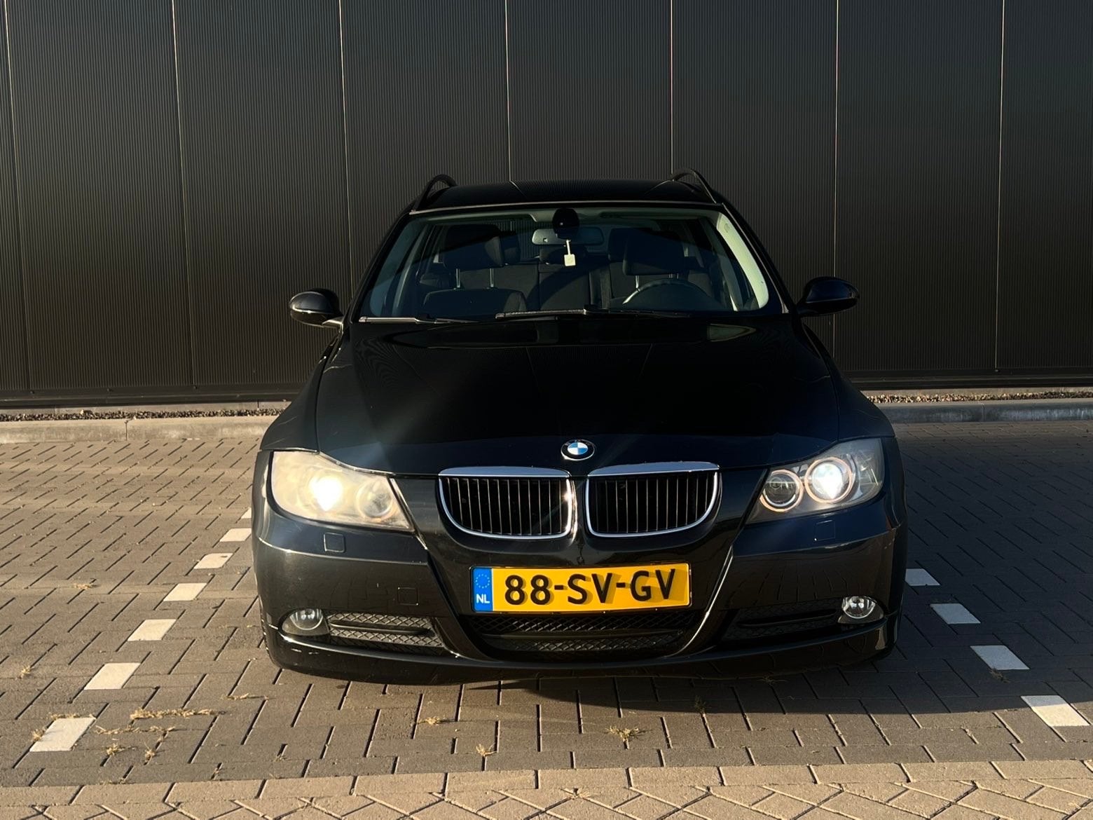 BMW 3-Serie 2.0 318 I Touring 2006 Zwart, 13 km/l, Achterwielaandrijving, 4 cilinders, 129 pk