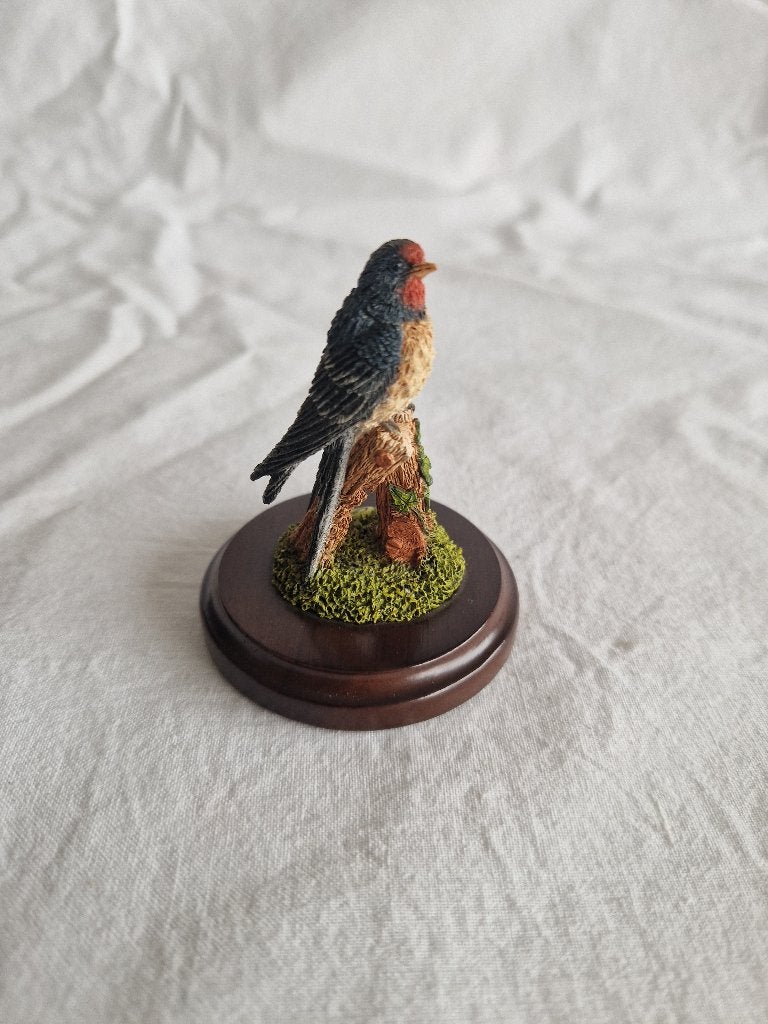 Beeldje Boerenzwaluw op hekje B023, Verzamelen, Beelden en Beeldjes, Ophalen of Verzenden, Zo goed als nieuw, Dier