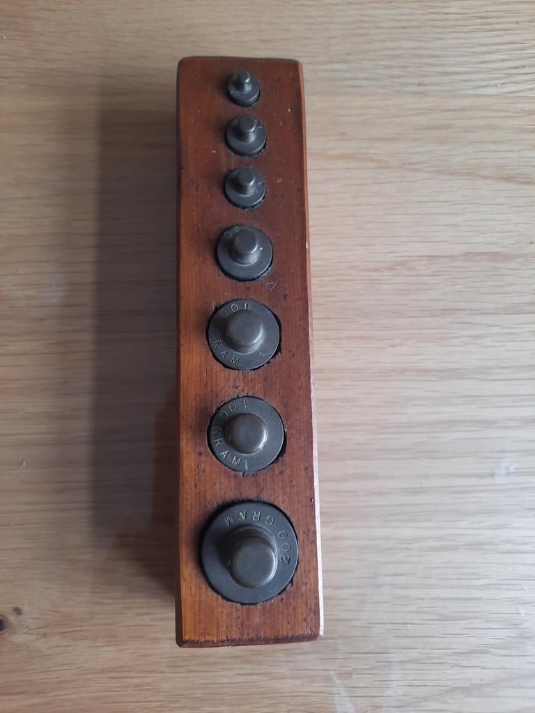 Set van messing gewichten in houten blok, Ophalen of Verzenden