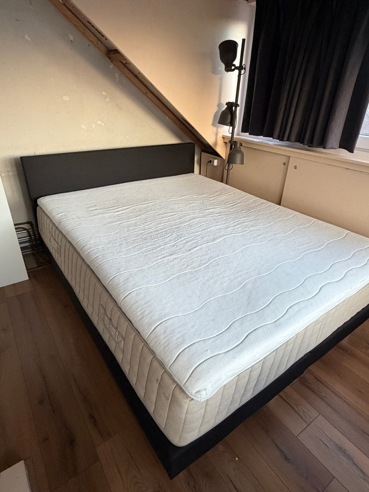 Leenbakker zwart boxspring + IKEA vatneström matras 160, Ophalen, Zwart, Tweepersoons, Zo goed als nieuw