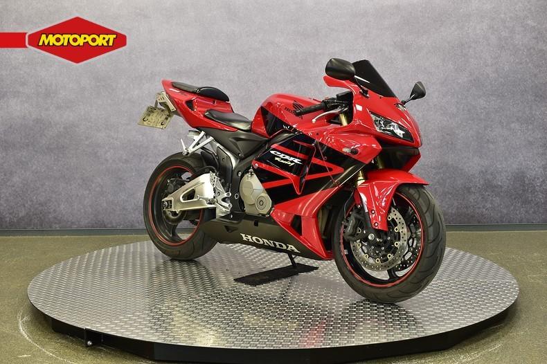 Honda CBR 600 RR (bj 2006), Honda Motor Europe, Bedrijf, Sport, Crystal Bldng B-Unit B11.2 Rivium Blv200
2909 LK  Capelle aan den IJsel, NL