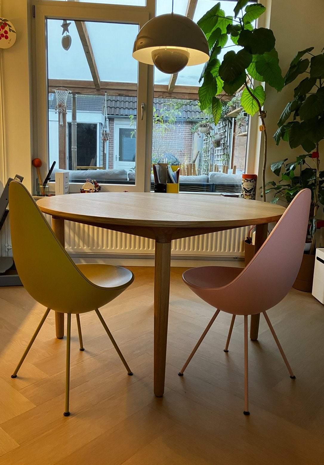 2x Drop-style stoelen – Fritz Hansen stijl, Ophalen, Kunststof, Twee, Overige kleuren