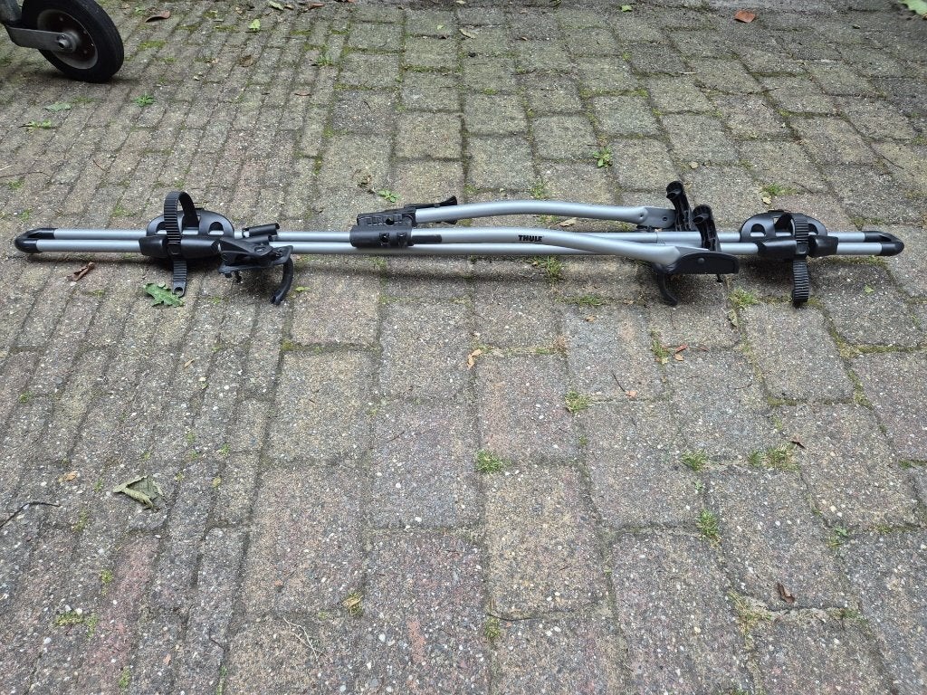 Thule FreeRide 532 fietsendragers (4x, ook per stuk te koop), Ophalen, 1 fiets, Zo goed als nieuw, Dakdrager