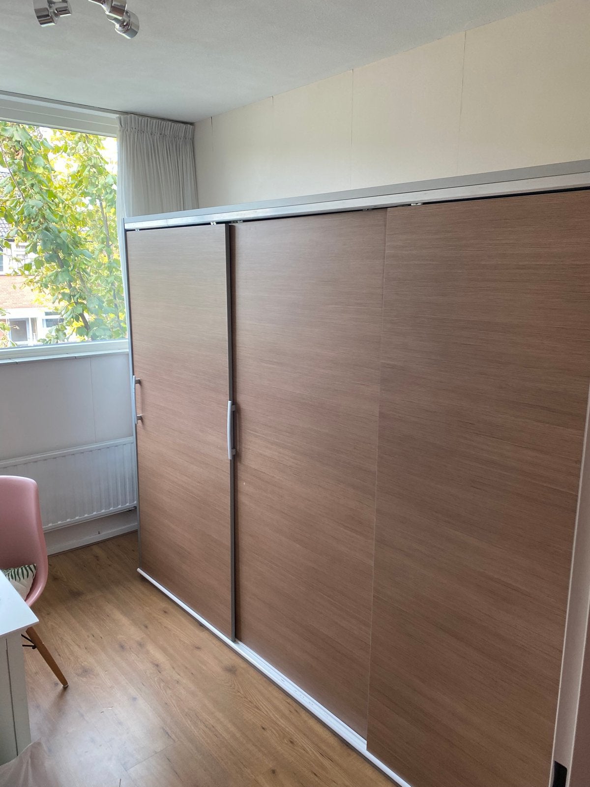 Te koop: ruim op maat gemaakte kledingkast met schuifdeuren., Huis en Inrichting, Kasten | Kledingkasten, Ophalen, Met deur(en)