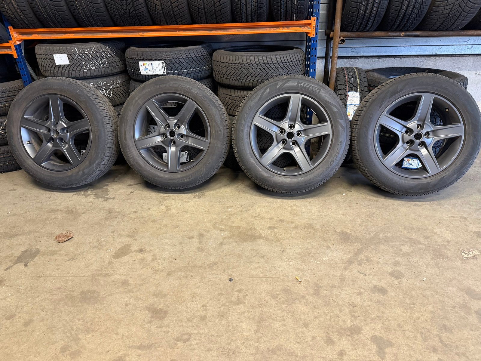 Landrover Defender velgen met All Season banden 255/60 R20, Auto-onderdelen, Banden en Velgen, Gebruikt, 255 mm, Banden en Velgen