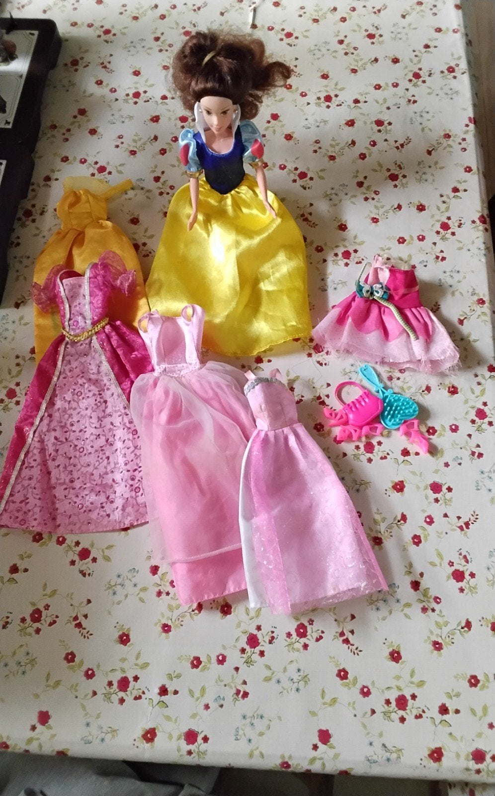 Disney  simba pop met extra jurken en accessoires, Ophalen of Verzenden, Gebruikt, Barbie