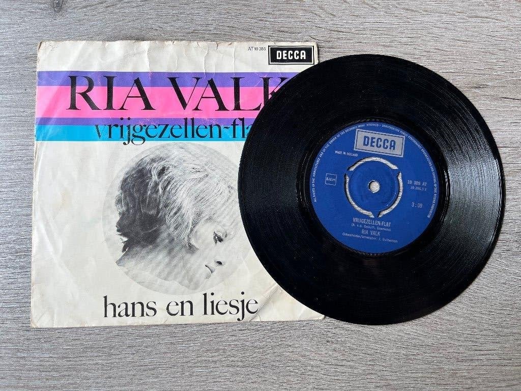 LP Single Vrijgezellen flat Ria Valk, Gebruikt, Overige formaten, Ophalen of Verzenden, Overige typen