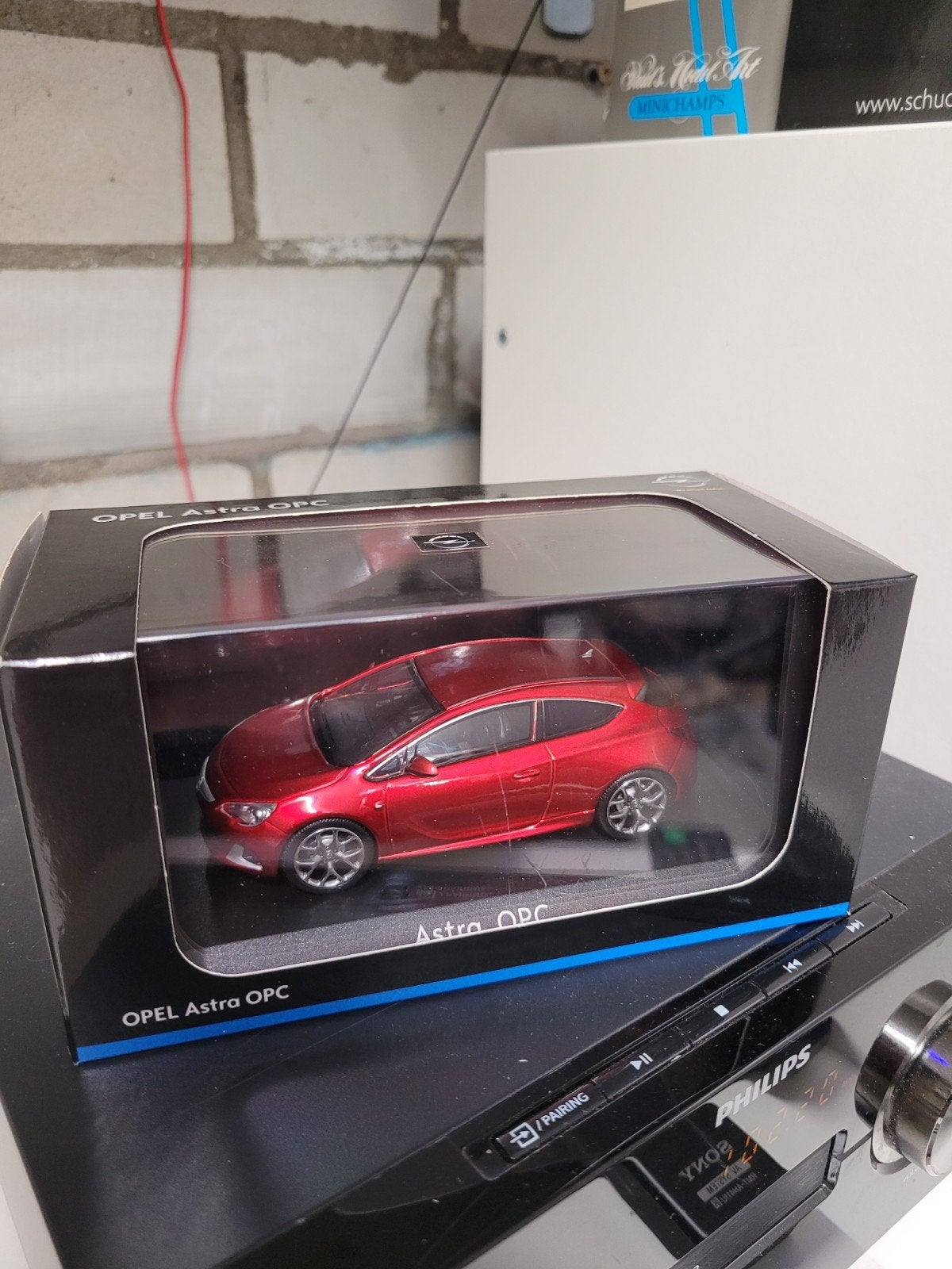 opel astra opc rood schuco 1:43, Hobby en Vrije tijd, Modelauto's | 1:43, Ophalen of Verzenden, Zo goed als nieuw, Auto, Schuco