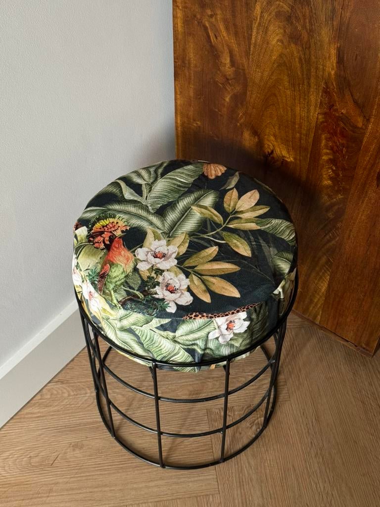 Bijzet tafeltje / poef in jungle print, Rond, Minder dan 50 cm, Ophalen of Verzenden, Zo goed als nieuw