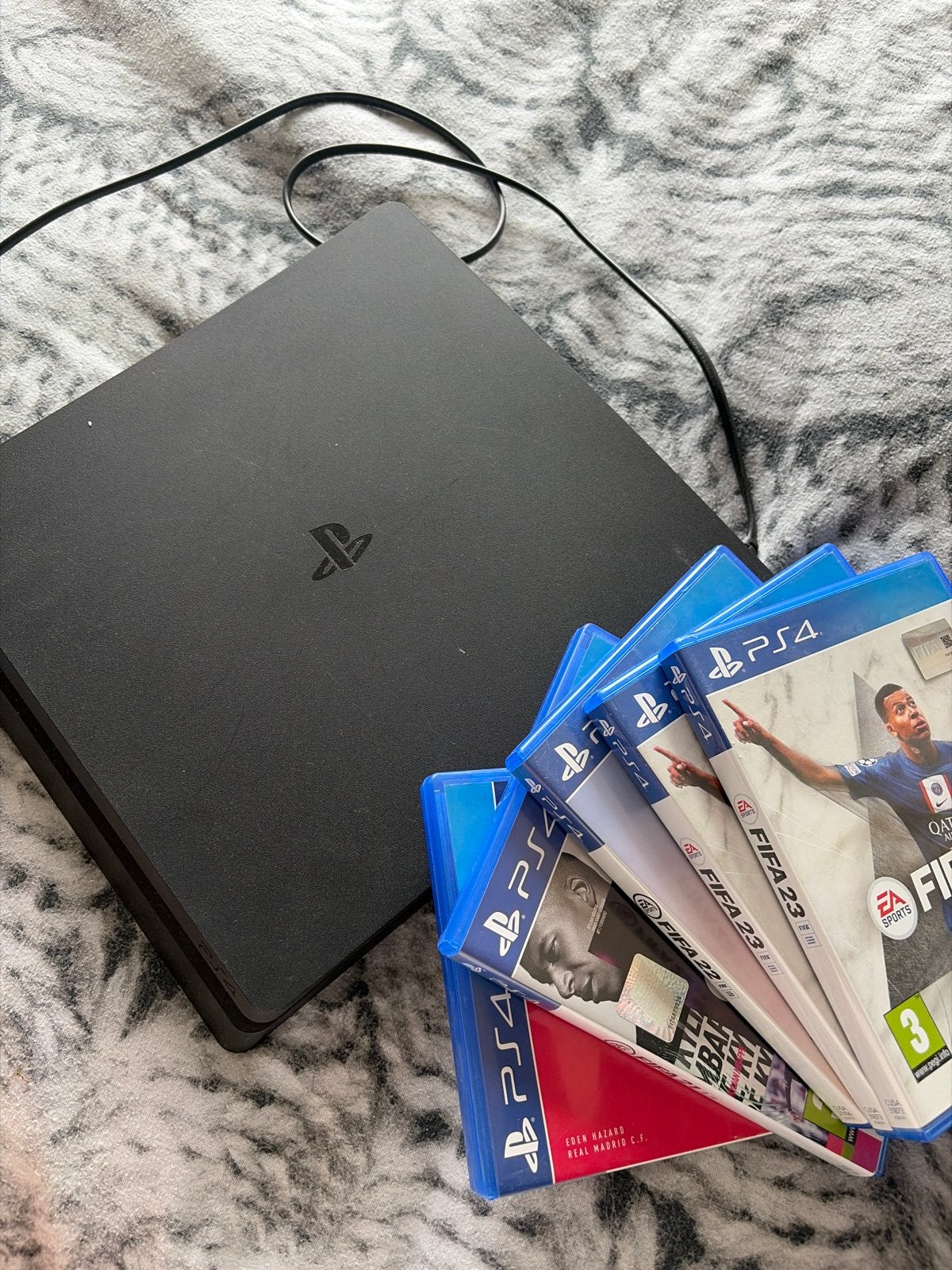 PS4 Slim met games (FIFA 20, 21, 22, 23), Spelcomputers en Games, Spelcomputers | Sony PlayStation 4, Ophalen of Verzenden, Zonder controller