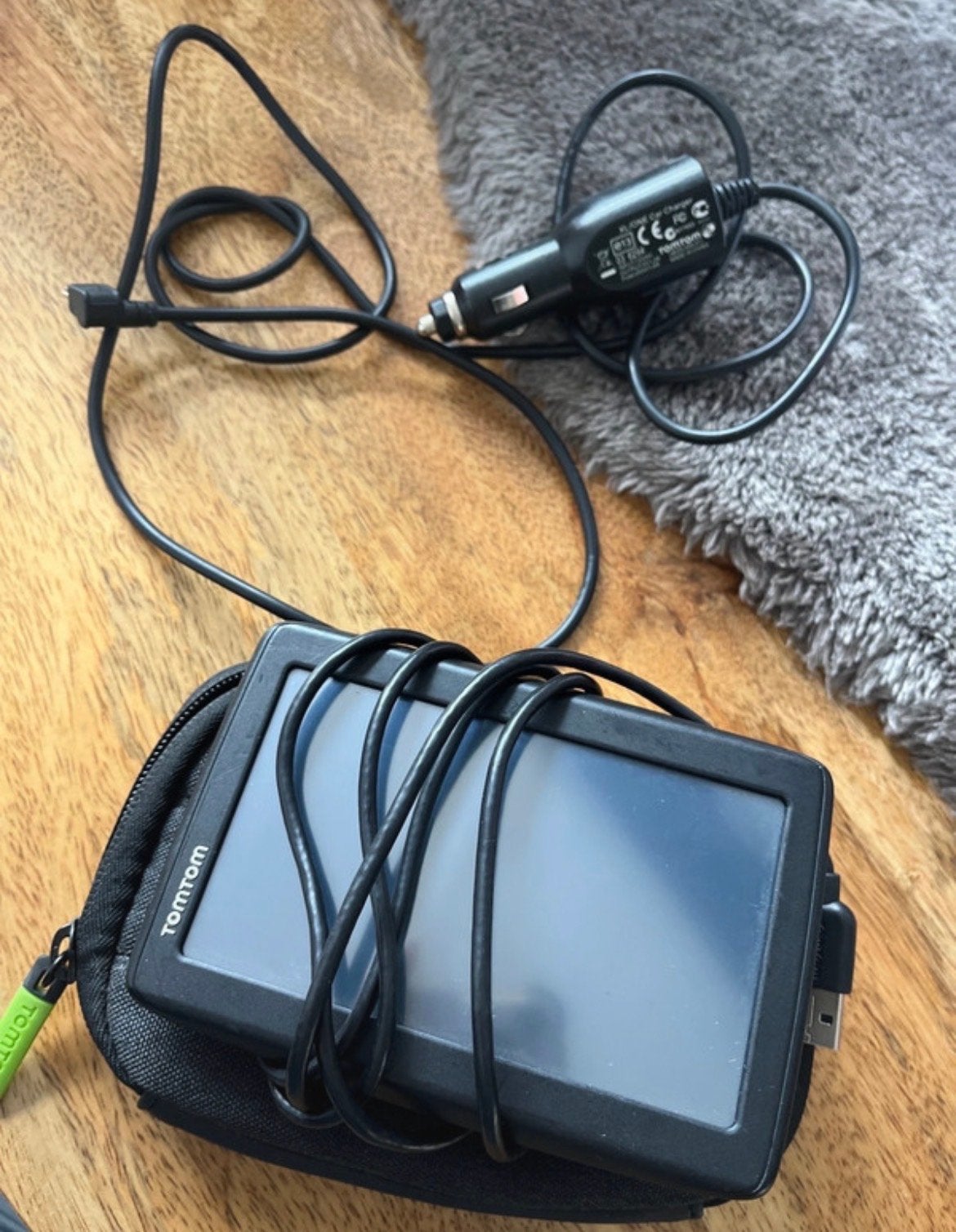TomTom navigatiesysteem met accessoires en hoesje, Ophalen of Verzenden, Gebruikt