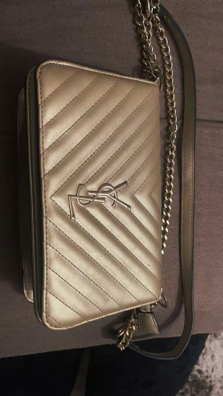Stijlvolle gouden schoudertas met YSL-logo, Ophalen of Verzenden, Zo goed als nieuw, Overige kleuren, Schoudertasje