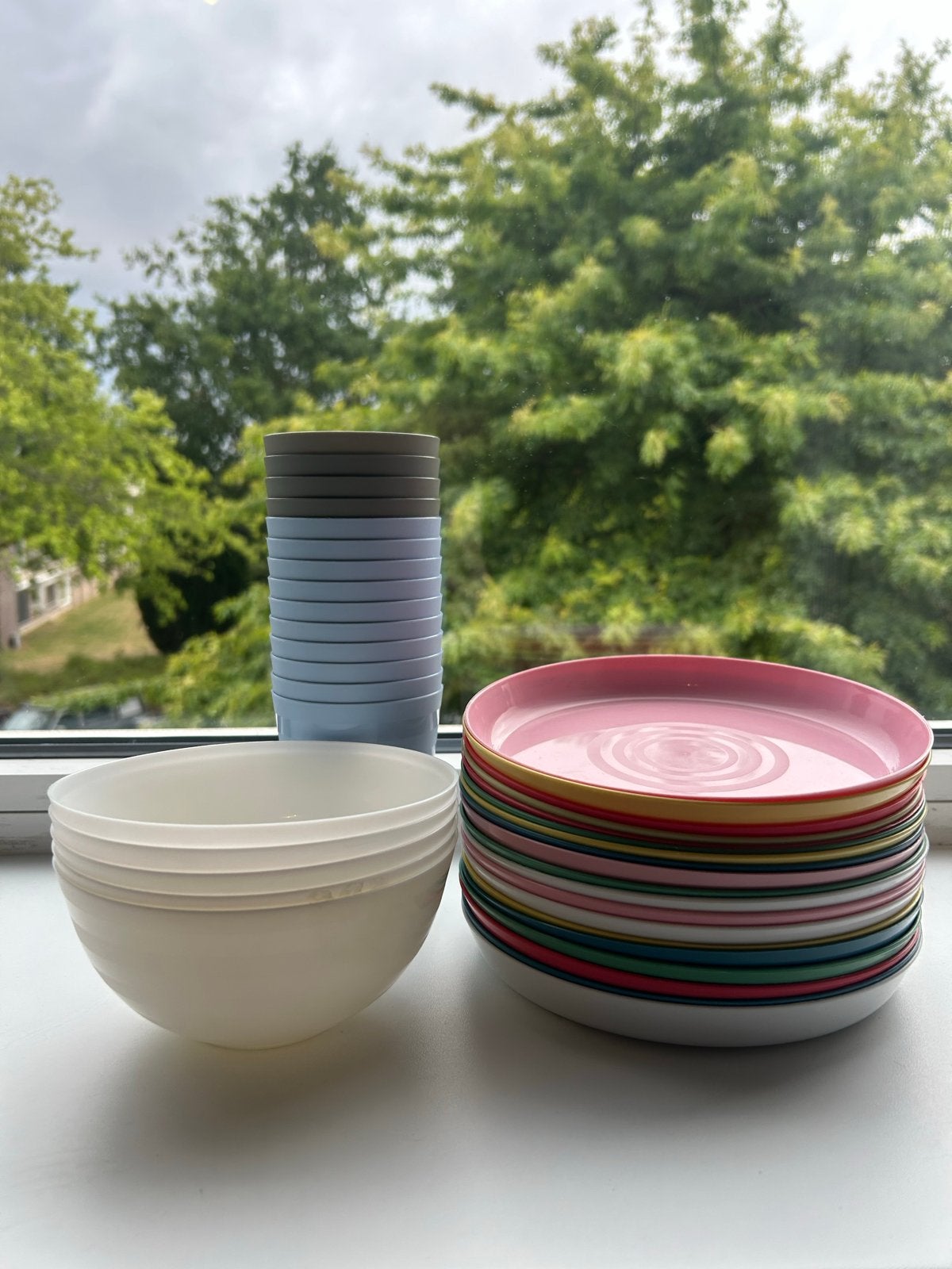 Hard plastic servies set - borden, kommen, bekers, Huis en Inrichting, Keuken | Servies, Kunststof, Gebruikt, Ophalen of Verzenden