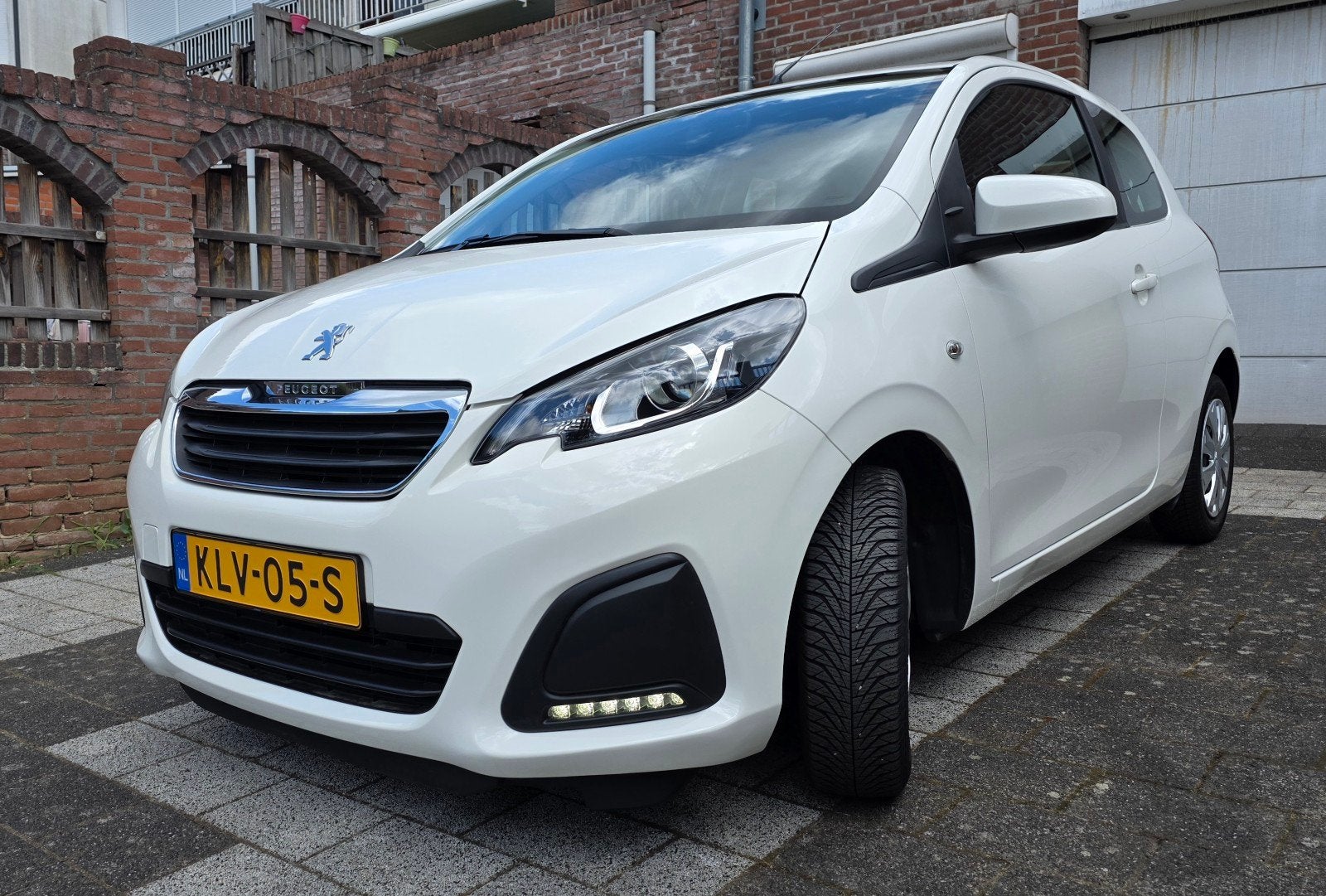 Peugeot 108  1.0 e-VTi  Active km 54.315 uit 2020 APK Juli28, Auto's, Voorwielaandrijving, Stof, Euro 6, Wit