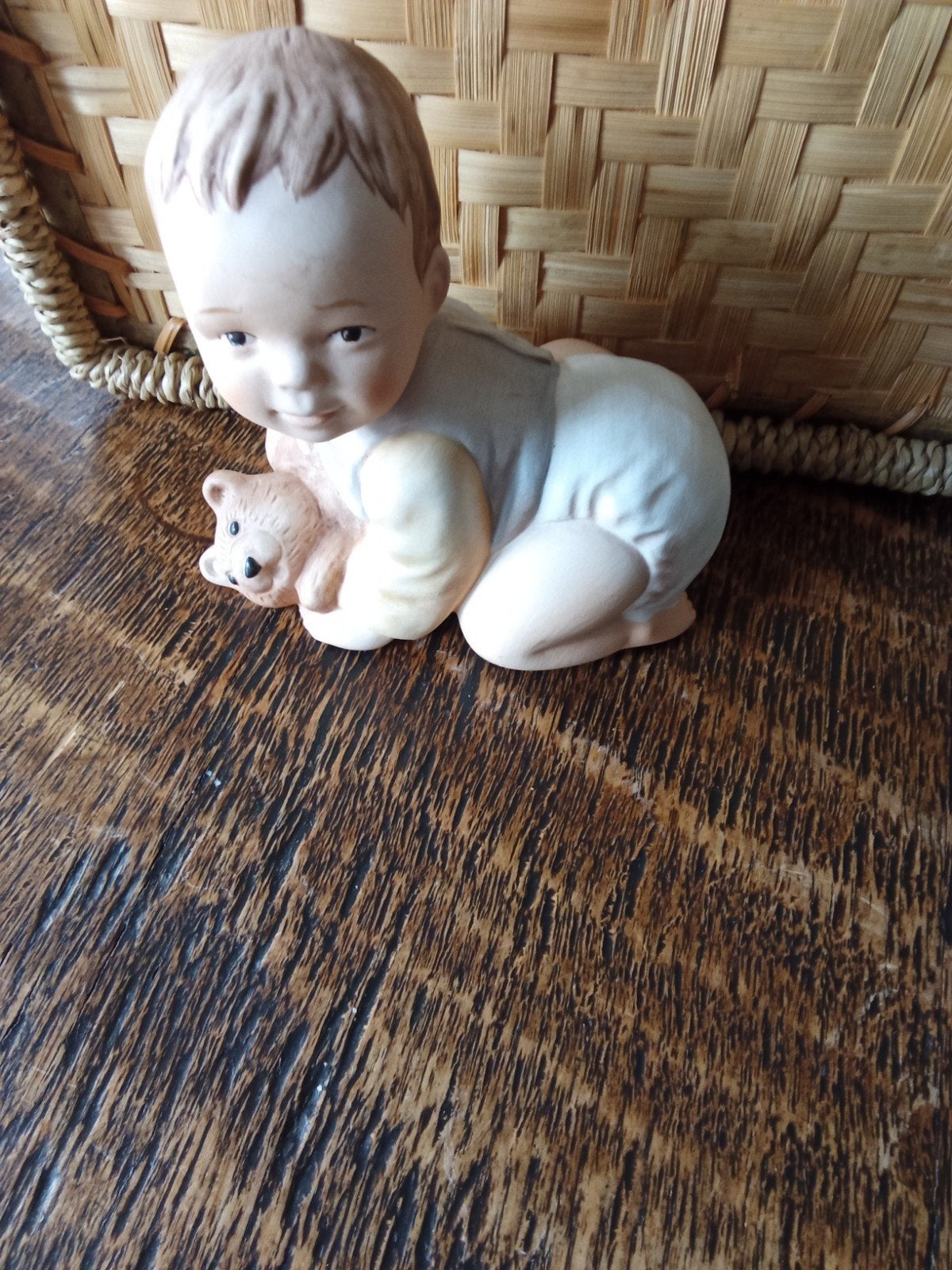 Vintage Goebel Beeldje Kruipende Baby met Teddybeer, Ophalen, Zo goed als nieuw