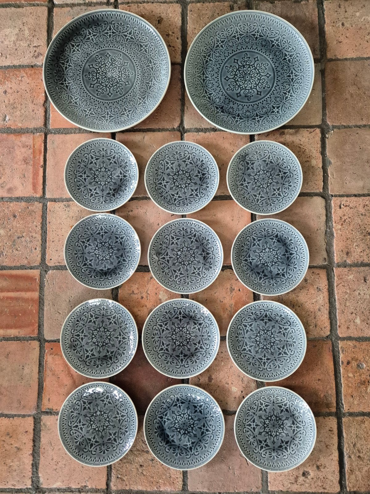 Albert Heijn servies: 2 grote en 12 kleine borden gebaksset, Huis en Inrichting, Keuken | Servies, Ophalen, Keramiek, Zo goed als nieuw