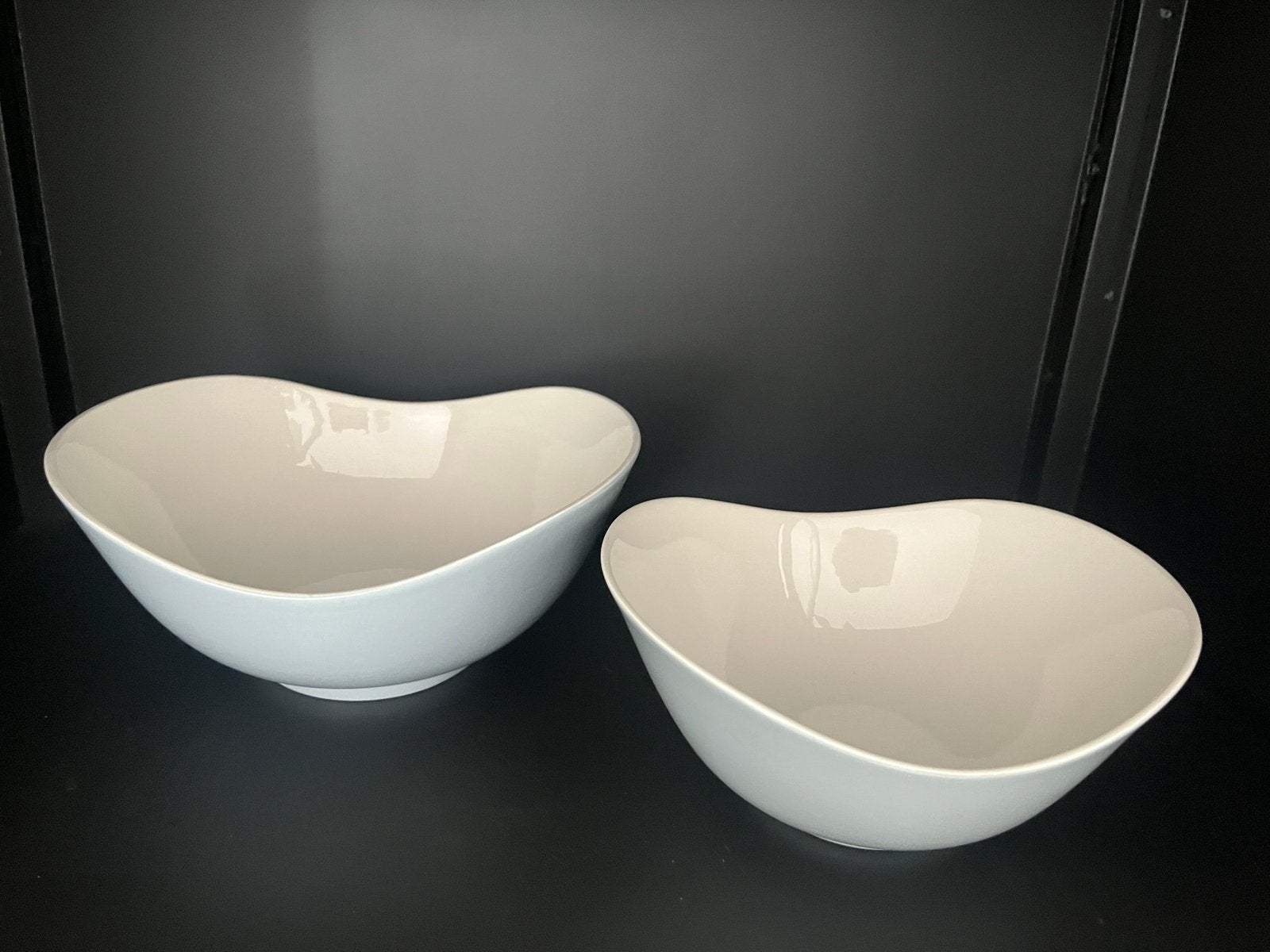 Pastel Regout twee nierschaken., Antiek en Kunst, Antiek | Servies los, Ophalen of Verzenden