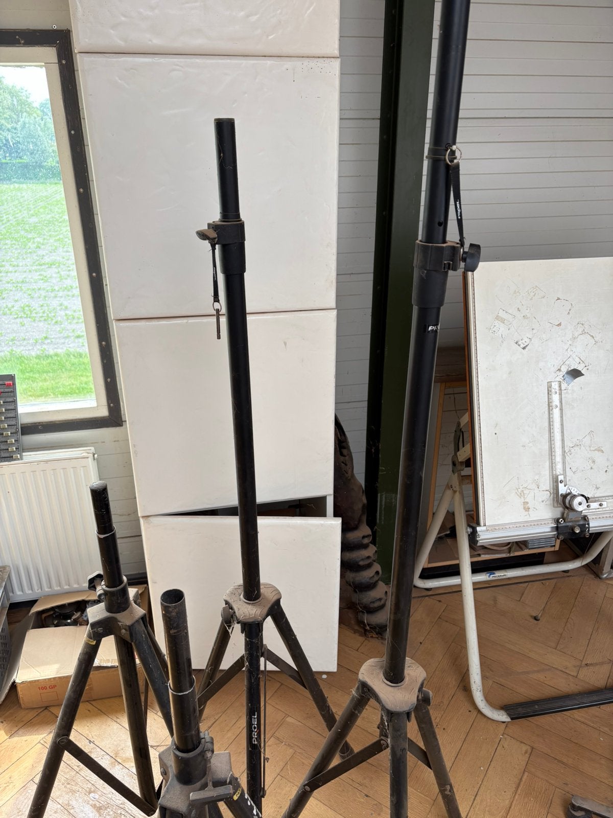 4 stuks speaker 3 poot. 2 voor monitor 2 voor, Muziek en Instrumenten, Standaards, Verzenden, Zo goed als nieuw, Speaker