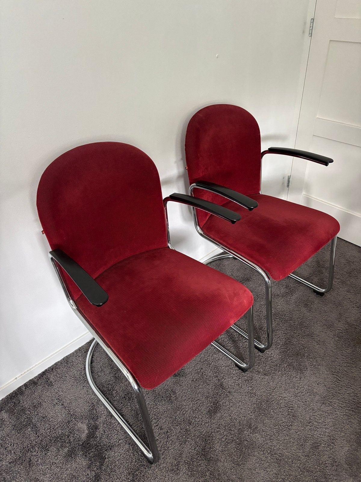 Gispen 413 sledestoel 2 stuks, Huis en Inrichting, Stoelen, Ophalen, Zo goed als nieuw, Rood