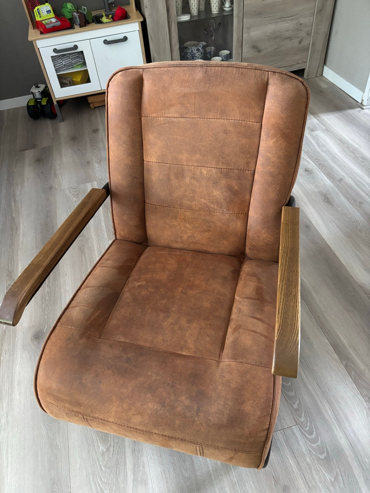 Leen Bakker Fauteuil Ivar - Cognac Stof met Houten Armleunin, Huis en Inrichting, Fauteuils, Ophalen, Gebruikt, 75 tot 100 cm