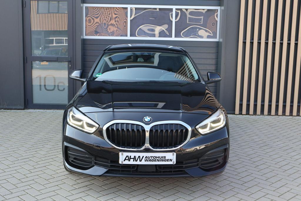 BMW 1-Serie 118i | ACC | LED | VIRTUAL | STOELVER.|, 136 pk, Leder en Stof, Zwart, Bedrijf