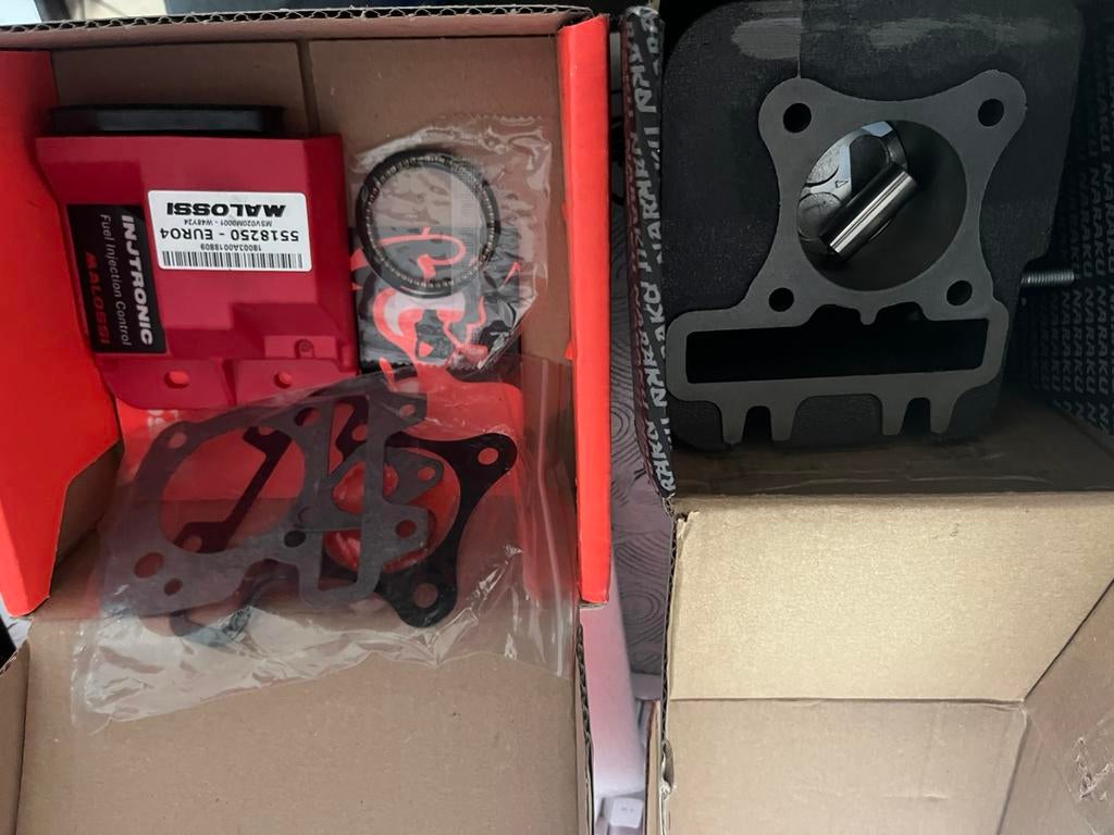 Nog niet gemonteerde 80cc cilinder + 80cc malossi ecu voor, Ophalen, Nieuw
