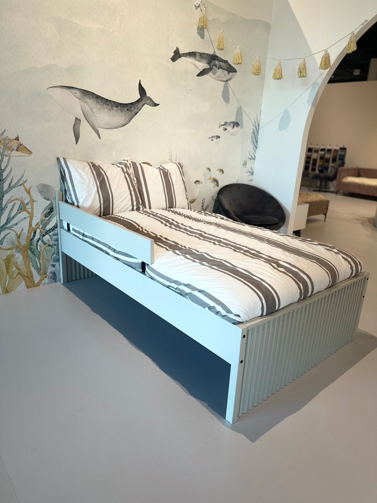 Europe Baby Track Bed - 120 x 200 cm - Oatmeal, Ophalen, Zo goed als nieuw, Overige typen