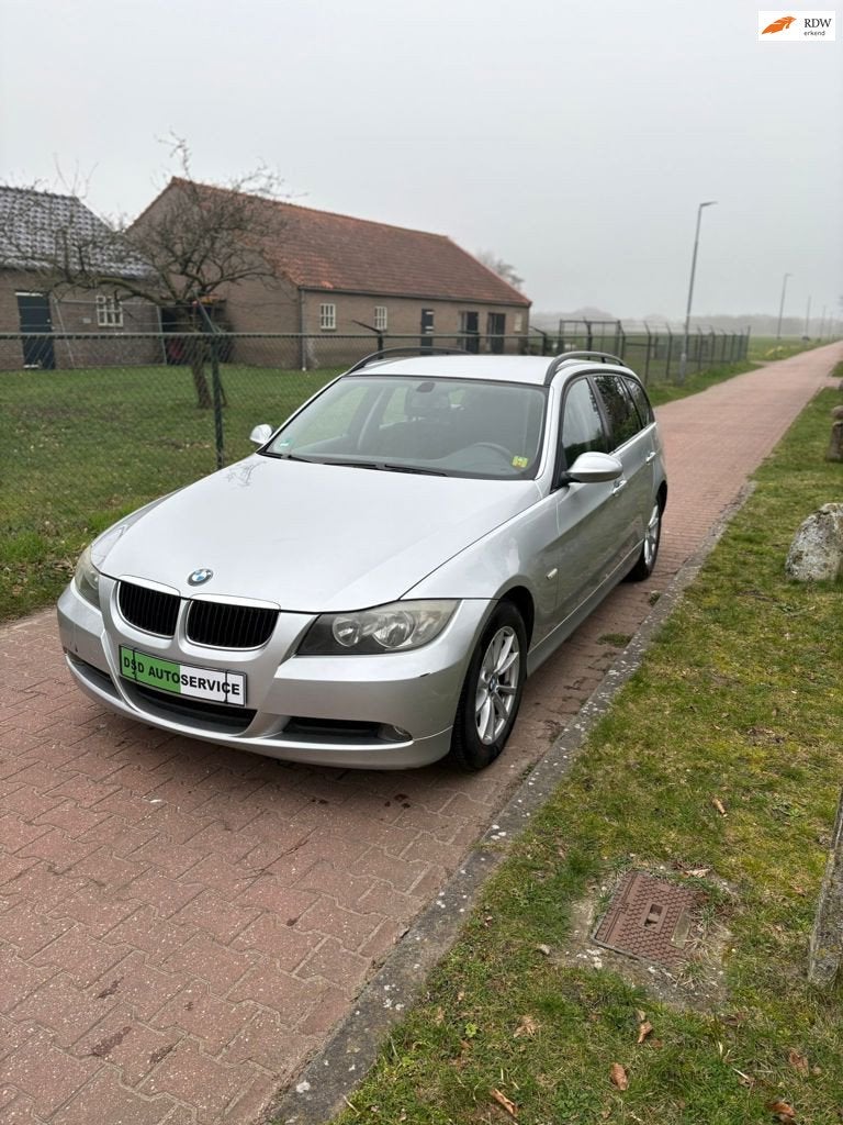 BMW 3-serie Touring 318i Business Line, Auto's, Automaat, Zwart, 4 cilinders, 129 pk