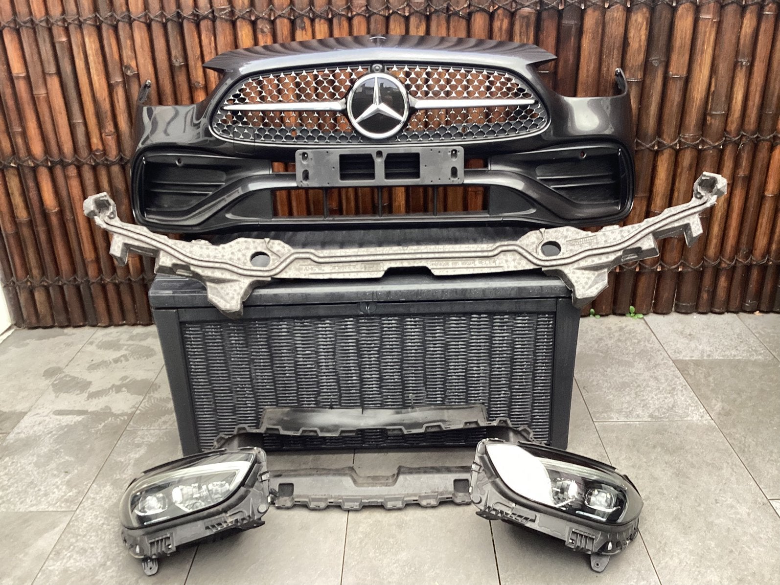 Mercedes C klasse W206 AMG Line BUMPER,KOPLAMPEN ENZ.., Auto-onderdelen, Ophalen, Gebruikt, Voor, Mercedes-Benz