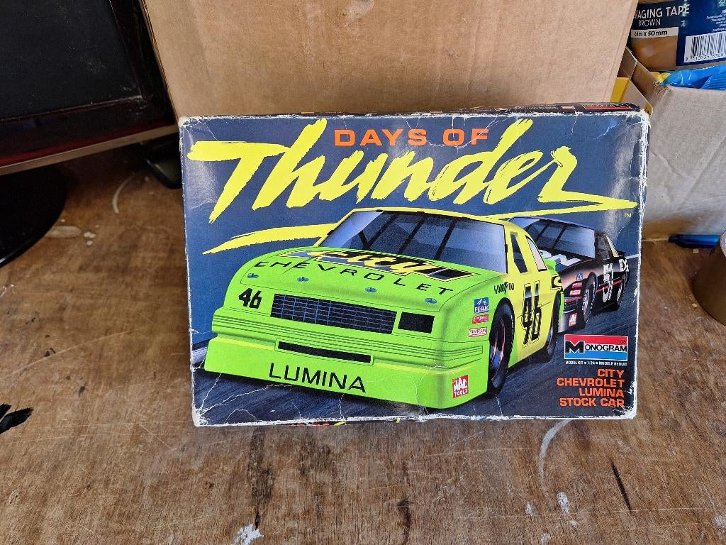 Oud 1:24 bouwmodel Monogram Days of Thunder Chevrolet 1990, Hobby en Vrije tijd, Overige merken, Auto, Groter dan 1:32, Ophalen of Verzenden