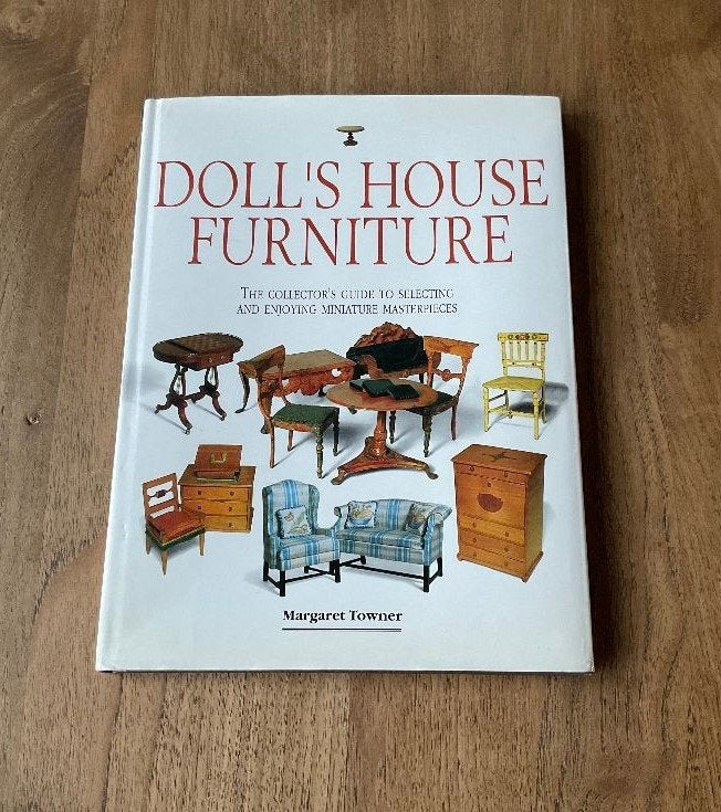 poppenhuizen meubels Margaret Towner boek doll's house, Ophalen of Verzenden, Zo goed als nieuw, Overige typen