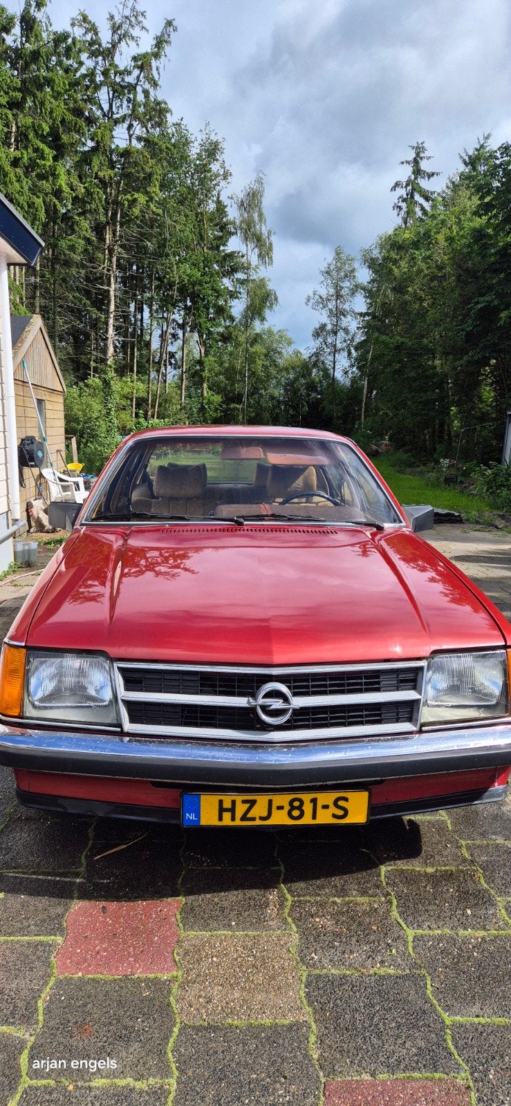 Opel 1982 Rood, Auto's, 1194 kg, 630 kg, Sedan, Geïmporteerd