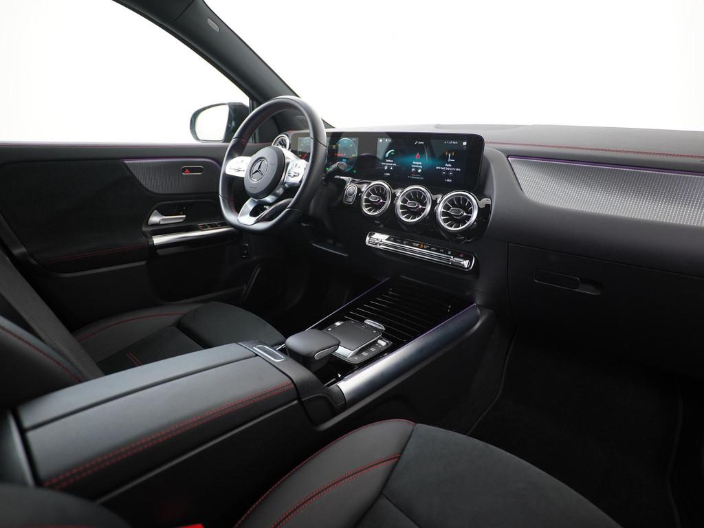 Mercedes-Benz EQA 250 AMG Night 67 kWh | Stoelverwarming | C, Auto's, Mercedes-Benz, 190 pk, Leder en Stof, Zwart, 750 kg