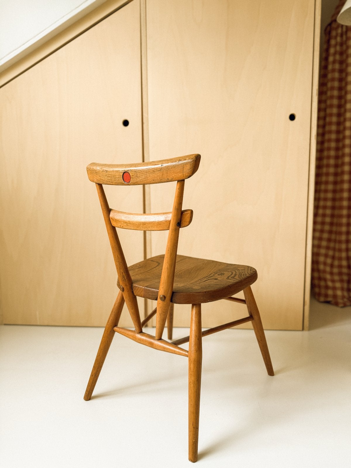 Ercol vintage kinderstoel - red dot stacking chair, Ophalen