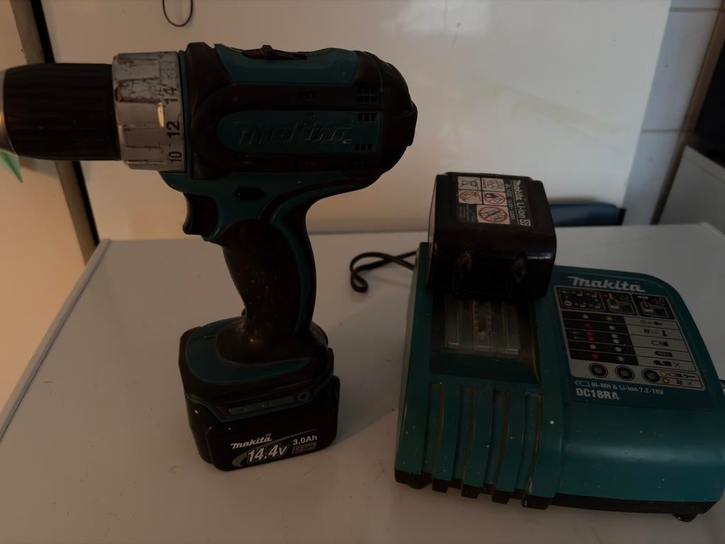 Makita Boor- en Schroefmachine met Accu en Lader, Ophalen, Gebruikt, Minder dan 400 watt, Boor- en Schroefmachine