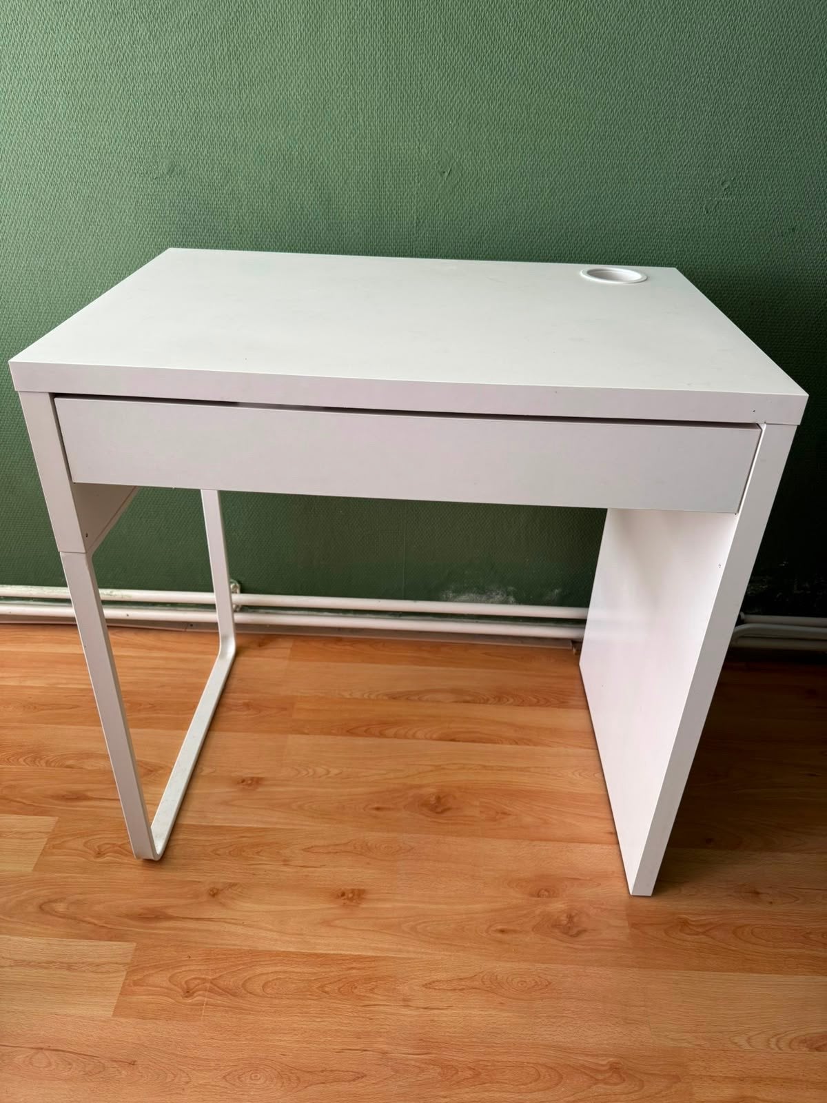 IKEA Micke Bureau Wit - Compact en Praktisch, Ophalen, Met lades, Spaanplaat of MDF, Zo goed als nieuw