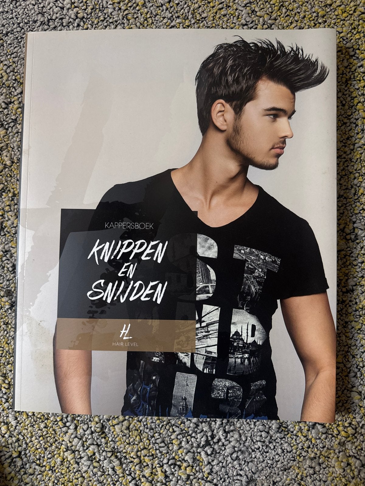 Kappersboek Knippen en Snijden - Hair Level, Boeken, Ophalen, Zo goed als nieuw, MBO