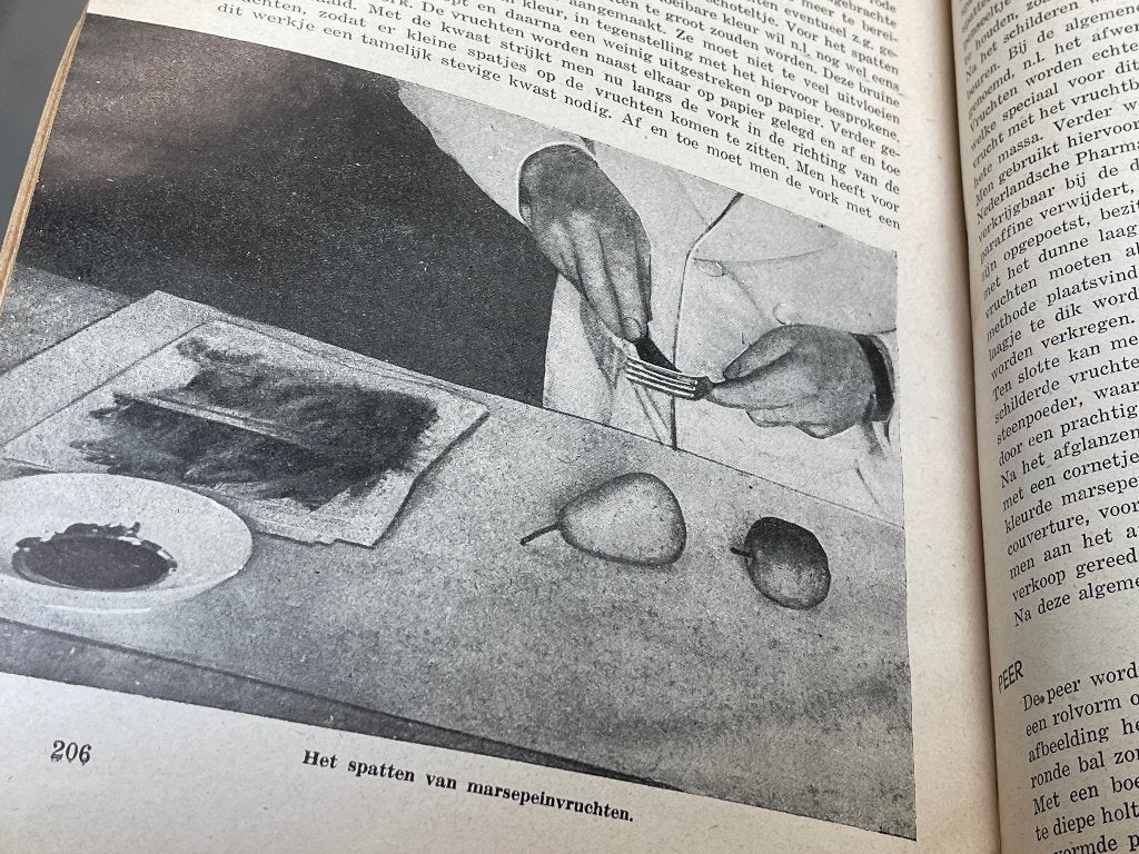 Banketbakkersvakboek voor het gemengd bedrijf 4e druk 1947. , Ophalen of Verzenden, Gelezen, Taart, Gebak en Desserts