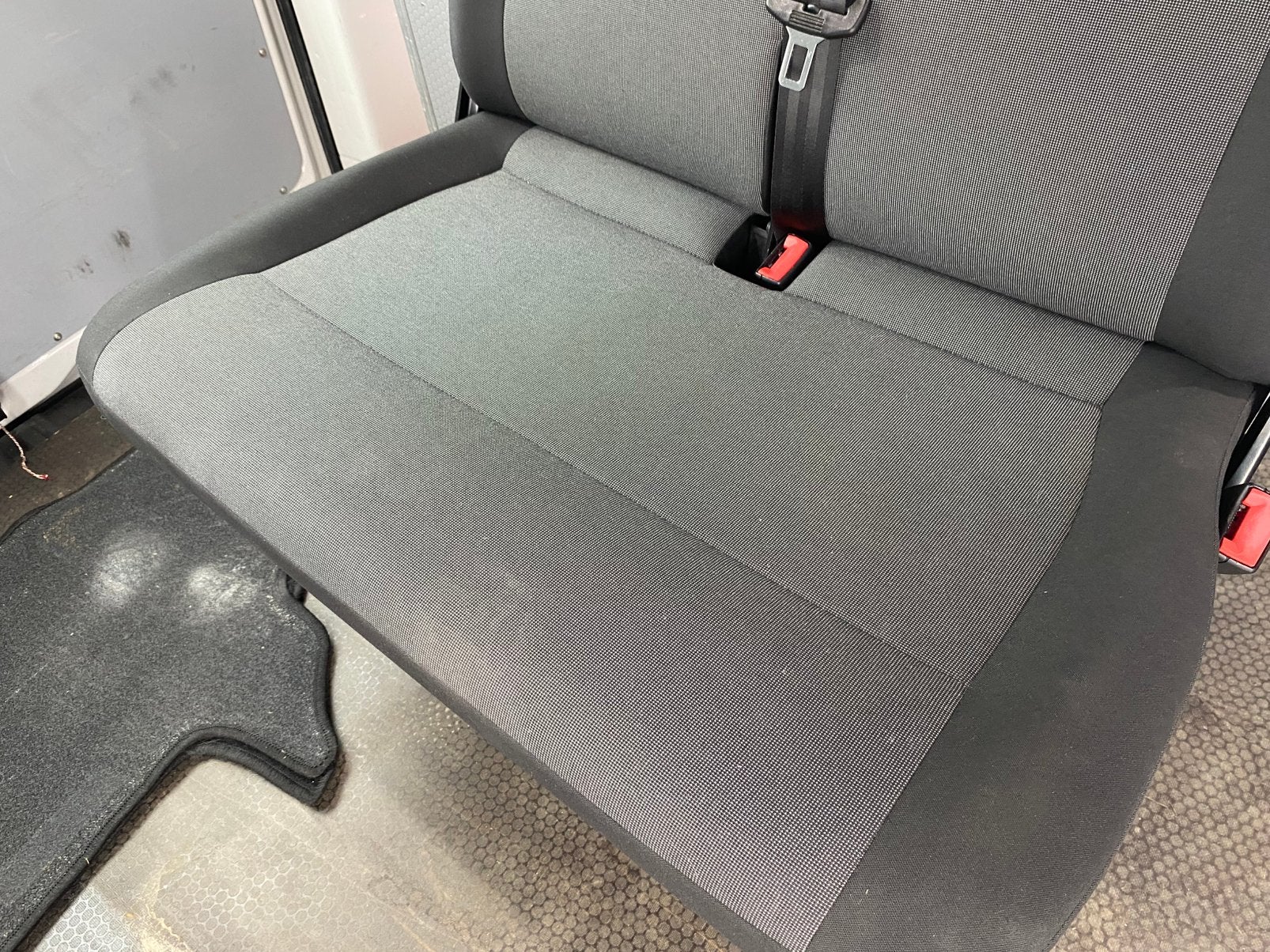 Zeer net bankje voor een VW Transporter t6, Ophalen, Gebruikt