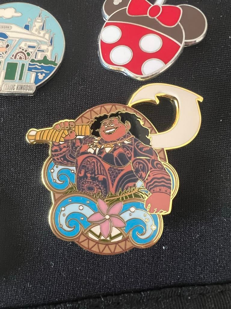 Maui Loungefly Pin - Disney Vaiana, Verzamelen, Disney, Ophalen of Verzenden, Overige figuren, Nieuw, Overige typen