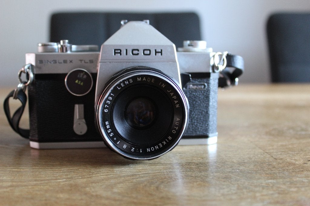 Te koop aangeboden Analoge foto camera's en lezen., Ophalen of Verzenden, Gebruikt, Spiegelreflex, Overige Merken