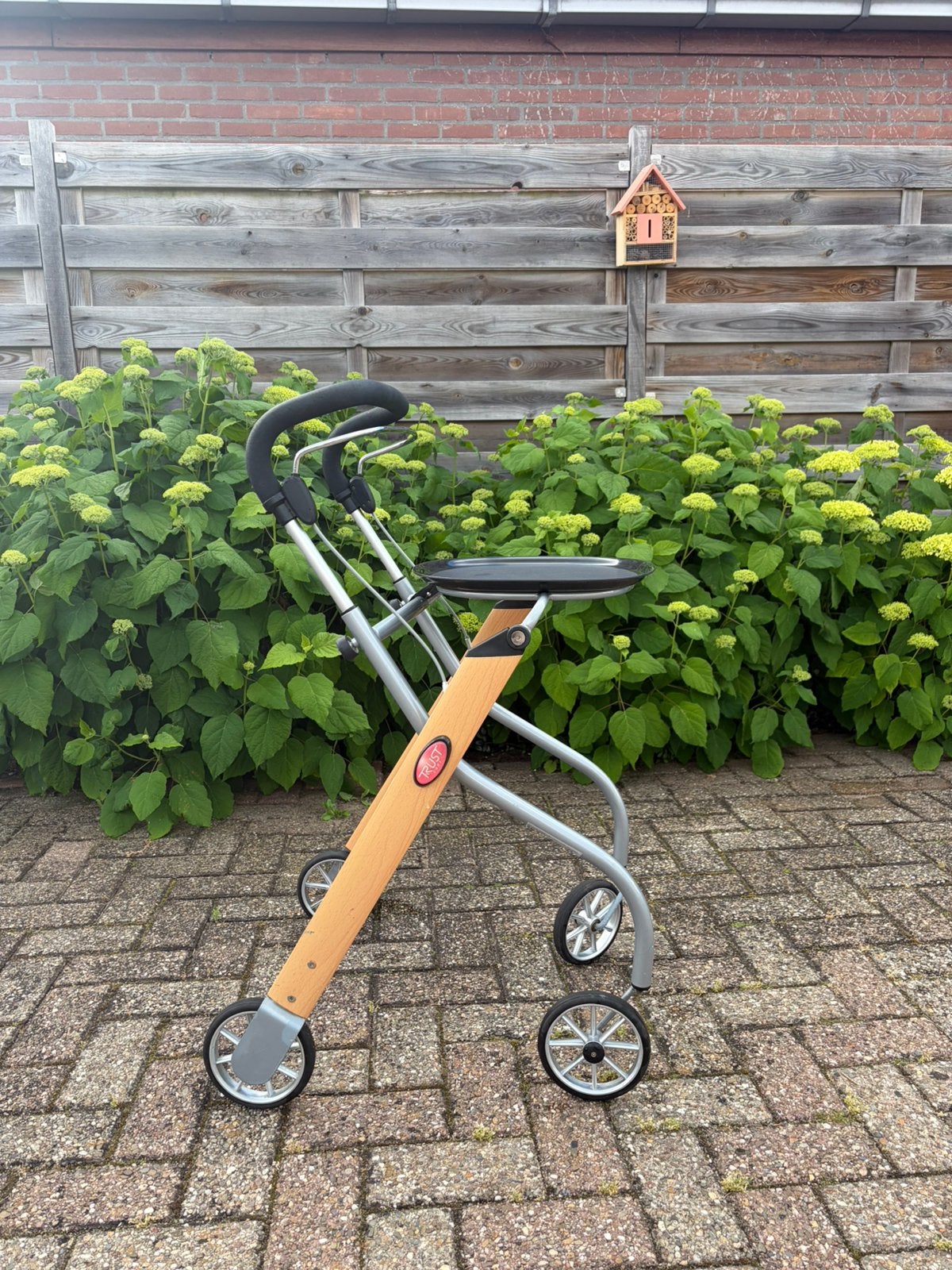 Trust rollator, Diversen, Ophalen